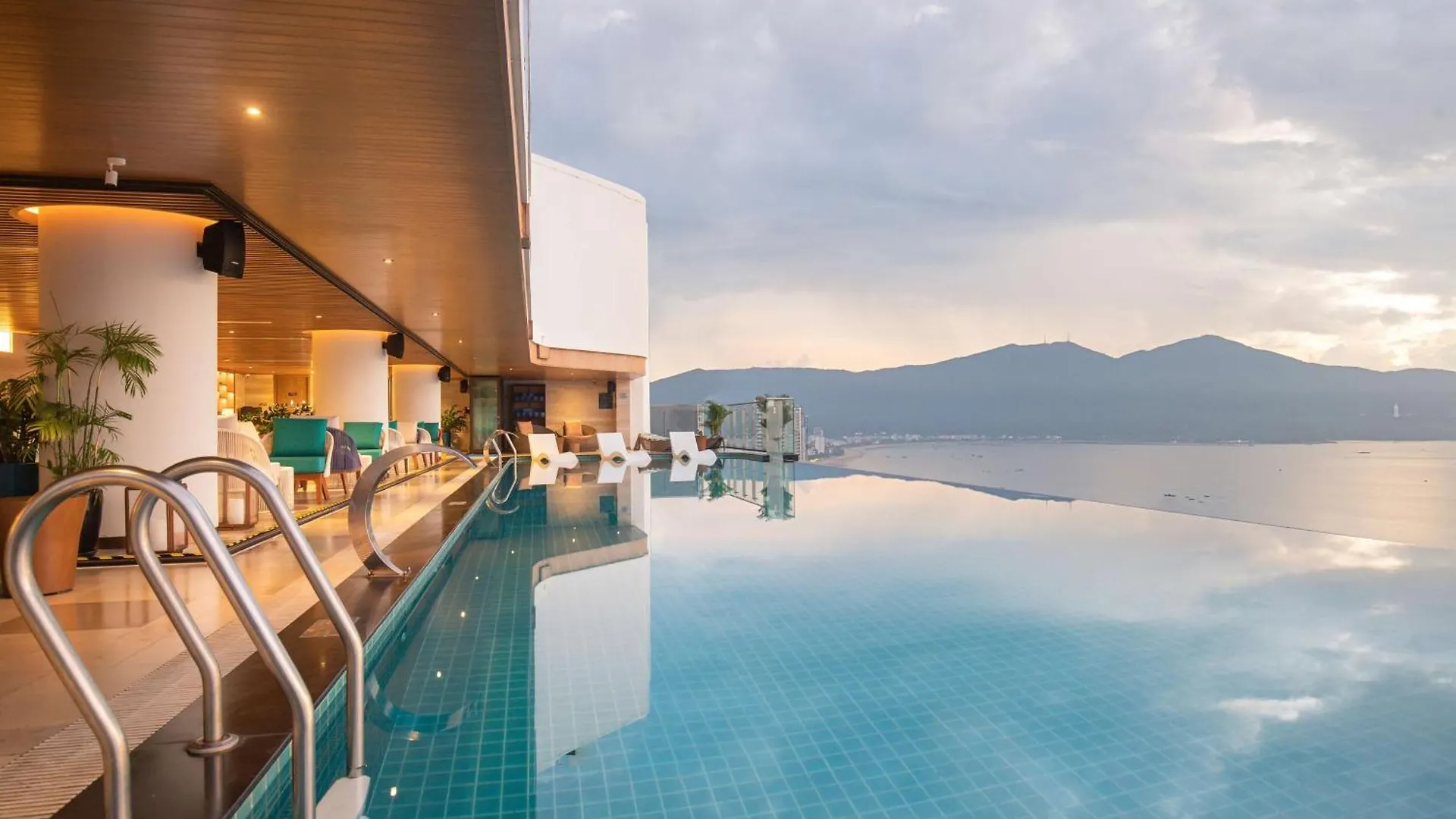 *****  Radisson Hotel Danang Vietnam